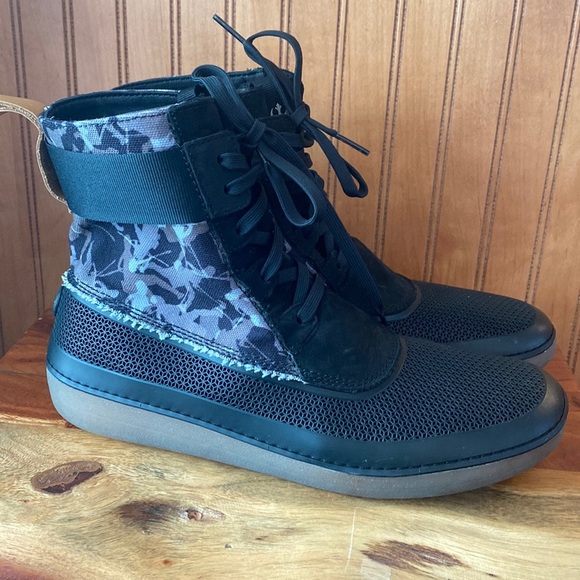 Clarks STAR WARS novelty print nature boots limited edition 9 combat Comic-Con - Picture 1 of 12